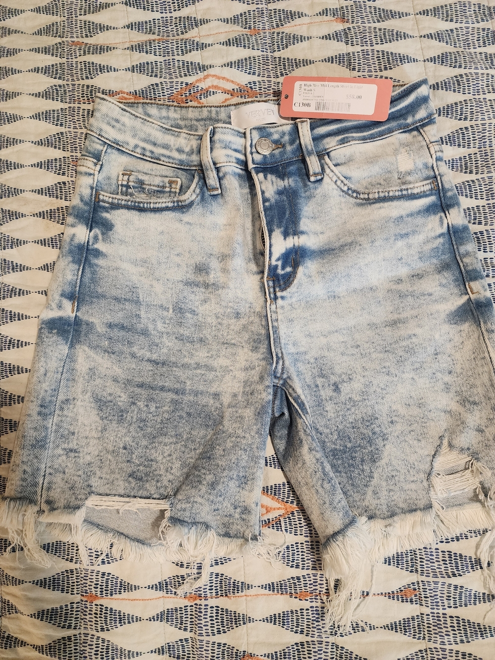 NWT Acid Wash Frayed Hem Denim Shorts - Light Blue